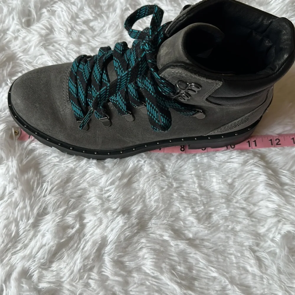 Sorel Lennox hiker in quarry - Picture 11 of 12